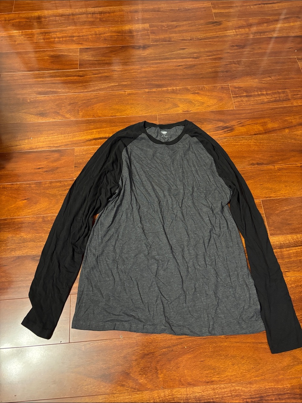 Old Navy Men's Charcoal Body Black Sleeve Long-Sleeve Raglan Tee
